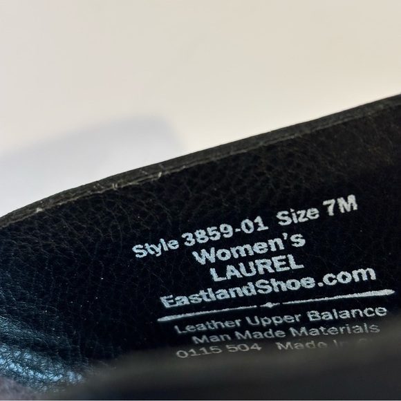 NWT Eastland Women's Black Thong Laurel Wedge Sandals SZ 7 - Picture 10 of 10